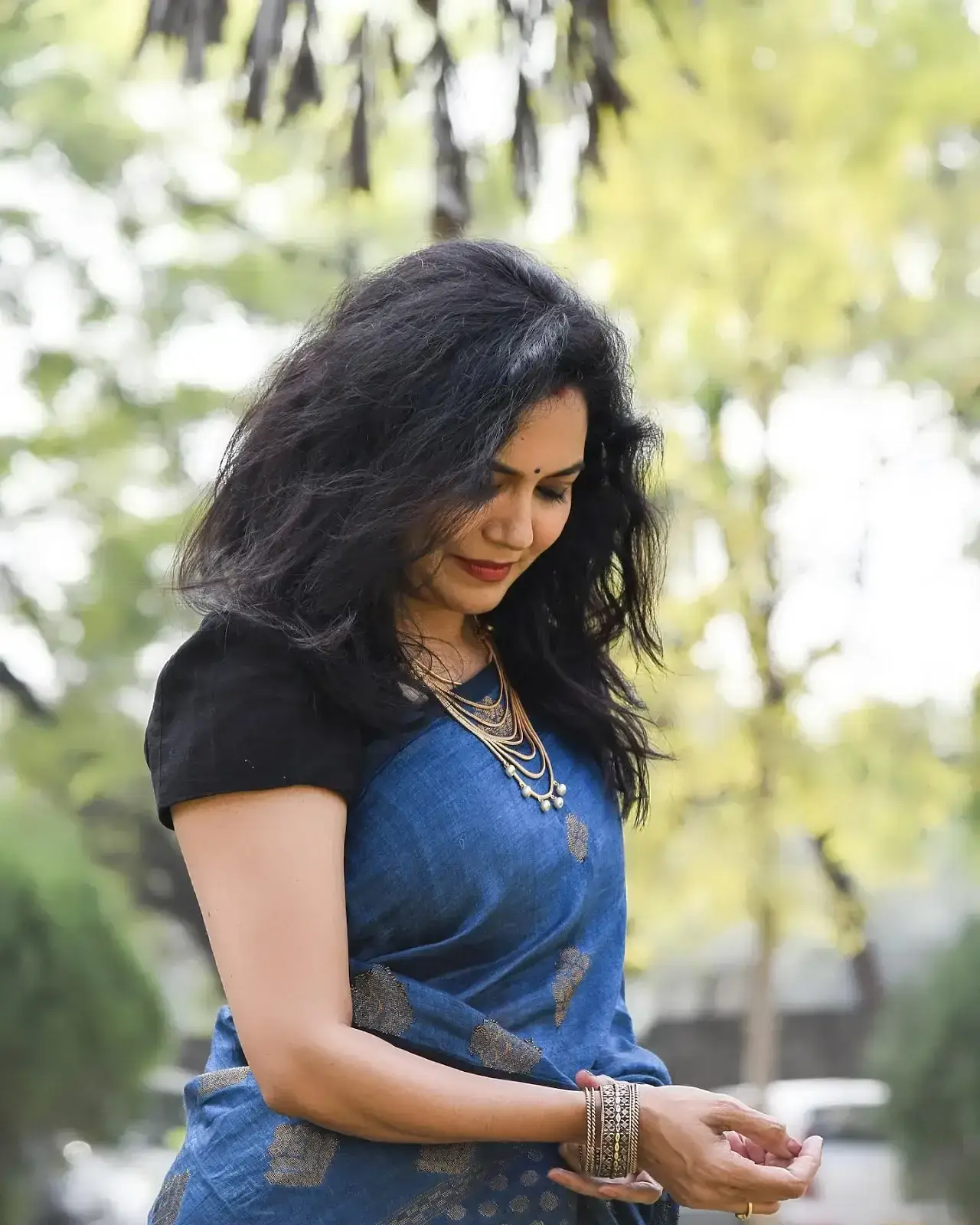 INDIAN TELUGU MOVIE SINGER SUNITHA IN BLUE SAREE 2